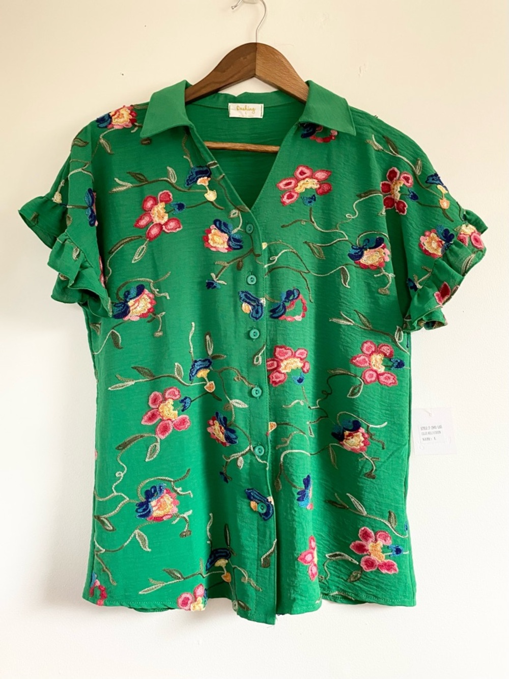 NWT Green Embroidered Floral Button Down Top Large
